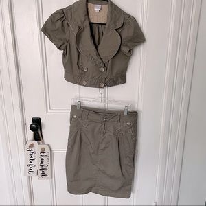 Oxmo set crop blazer size medium pencil skirt is a size 8 cotton